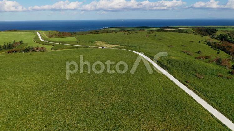 宗谷岬の奇跡　周氷河地形と白い道　最北端 北海道,宗谷岬,宗谷丘陵の写真素材