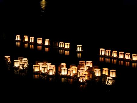 灯籠流し 灯籠流し 灯籠流し,灯籠,川の写真素材