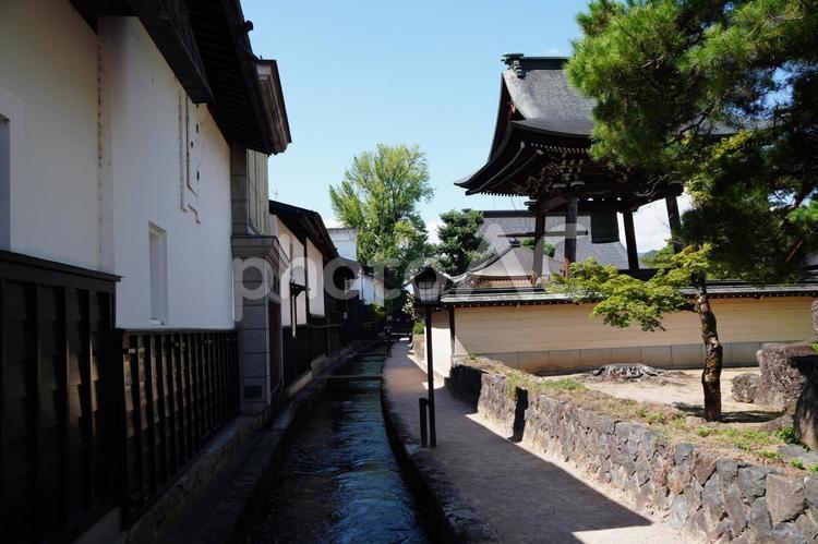 岐阜県飛騨市の瀬戸川と白壁土蔵街 岐阜,飛騨,古川の写真素材