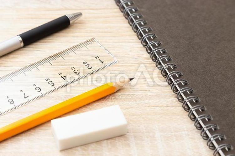 筆記用具 筆記用具,学習,勉強の写真素材