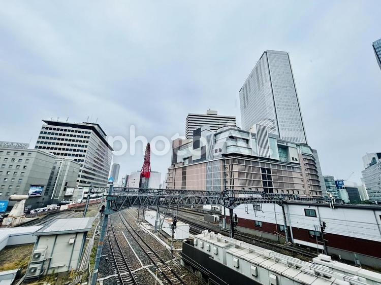 大阪駅から見た梅田の風景 梅田,大阪,大阪市の写真素材