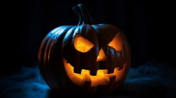 オレンジ光のハロウィンかぼちゃの写真