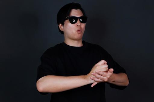 黒服の男性の驚き表情 黒服の男性の驚き表情 男性,黒服,驚きの写真素材