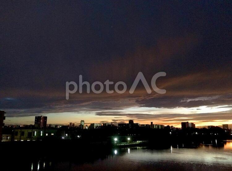 夕暮れ 夕暮れ,夕焼け,夕映えの写真素材
