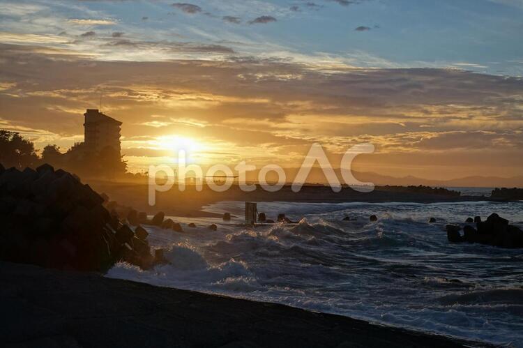 日本海の夕焼け 夕焼け,日本海,白波の写真素材