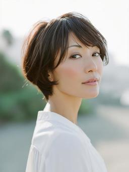 穏やかな表情の女性ポートレート 穏やかな表情の女性ポートレートの写真