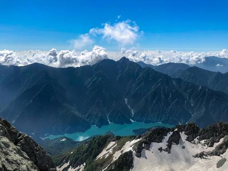 立山から見る黒部ダム 立山から見る黒部ダム 山,自然,風景の写真素材