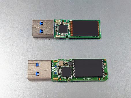USBメモリー32Gと64G 裏 usbメモリー3.0,データ,ビジネスの写真素材