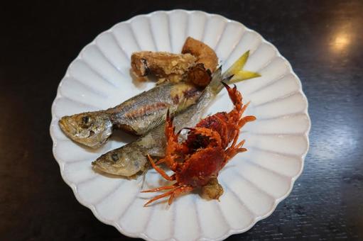 釣った雑魚のから揚げ 釣った雑魚のから揚げの写真