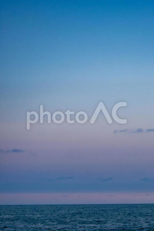 夕暮れと海の背景素材 夕暮れ,海,空の写真素材