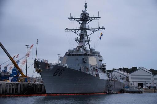 横須賀港に停泊している船 横須賀港,船,最先端の写真素材