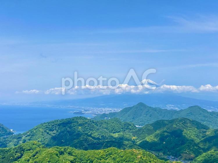 山の上から見える富士山と青空と緑の山 山,富士山,眺望の写真素材
