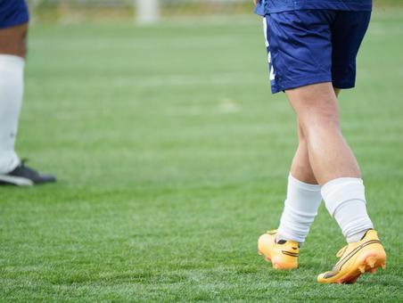 サッカー 試合 青いユニフォーム サッカー 試合 青いユニフォーム の写真