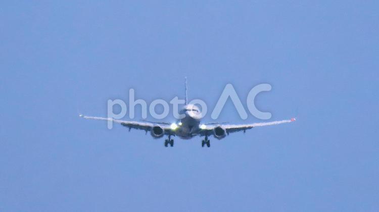 陽炎でゆらぐ旅客機まもなく着陸 静岡富士山空港,飛行機,陽炎の写真素材