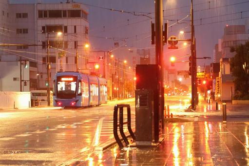 雨の福井市内 雨,福井市,福井鉄道の写真素材