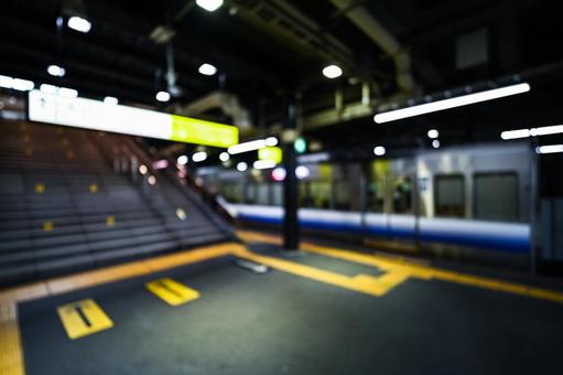 プラットホームのぼかし風景 プラットホームのぼかし風景の写真