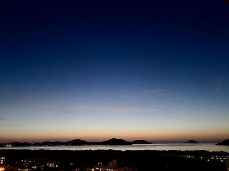 窓から見える綺麗な夕焼け2 窓から見える綺麗な夕焼け2の写真