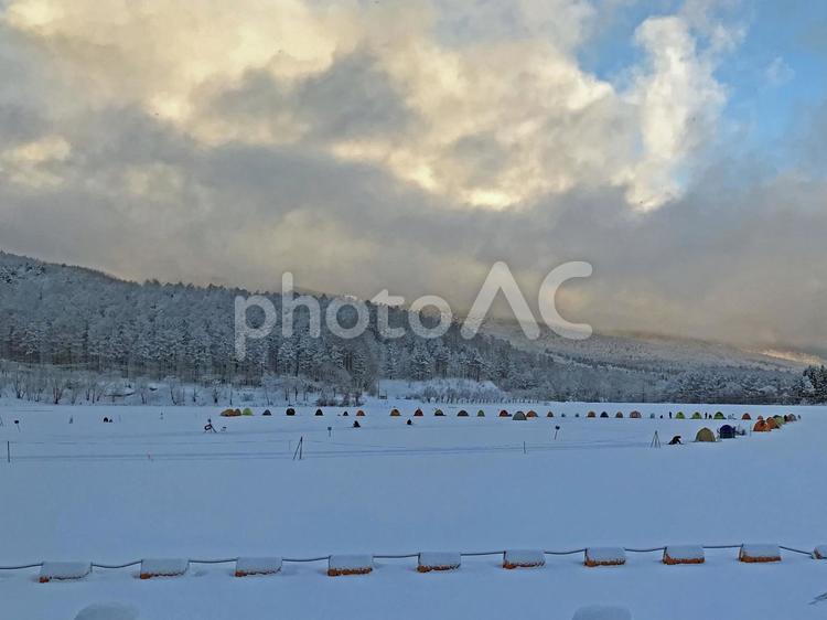 雪　６　（朝焼けの湖畔） 冬,冷たいです,国内の写真素材