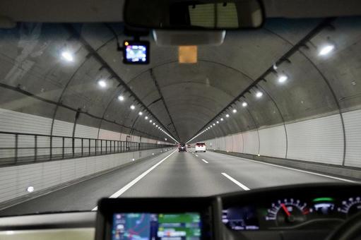 高速道路の風景・フロントガラス・トンネル 高速道路の風景・フロントガラス・トンネル 高速道路,車,トンネルの写真素材