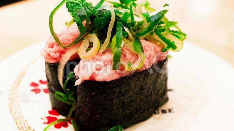 ネギトロの軍艦巻き 寿司,ネギトロ,マグロの写真素材