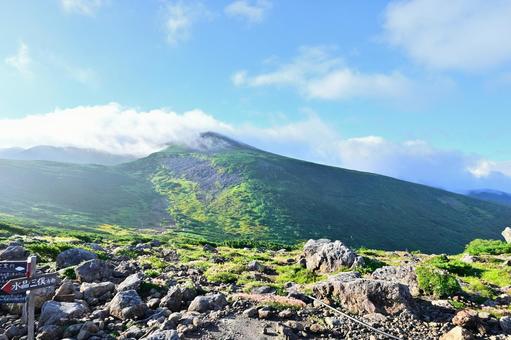 朝日に照らされる早朝の祖父岳 日差し,早朝,祖父岳の写真素材