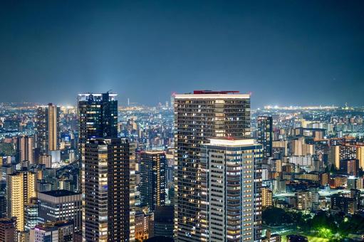 高層ビル群と光り輝く大阪梅田の夜景ビュー 高層ビル群と光り輝く大阪梅田の夜景ビューの写真