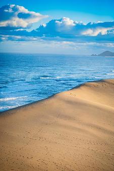 鳥取県　鳥取砂丘の風景 鳥取砂丘,日本の風景,自然の写真素材