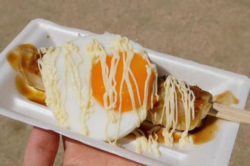 広島のお祭りの箸巻きと目玉焼き1 箸巻き,祭り,食べ物の写真素材