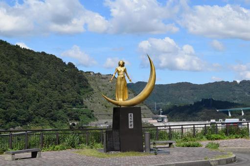 月の女神 ダムの守り神 月の女神,女神,ダムの守り神の写真素材