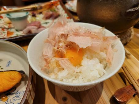 卵かけご飯にかつお節 卵かけご飯にかつお節の写真