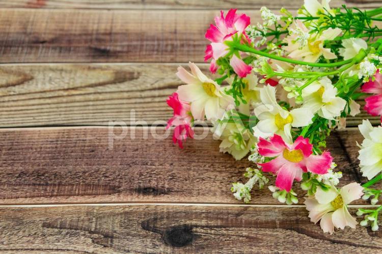 木の床にきれいな花 花,木,床の写真素材