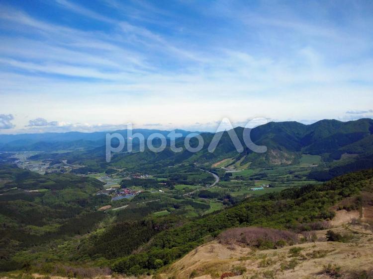 山々と田園の風景 山々,田園,森の写真素材