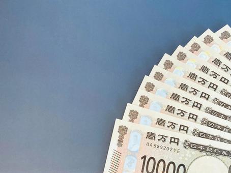 お金(青系背景、コピースペースあり) お金(青系背景、コピースペースあり)の写真
