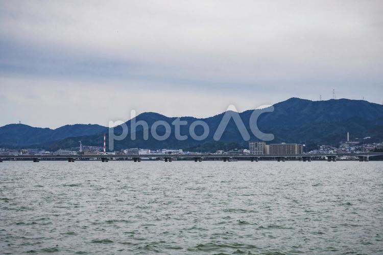 びわ湖と対岸の風景 びわ湖,ビワコ,琵琶湖の写真素材
