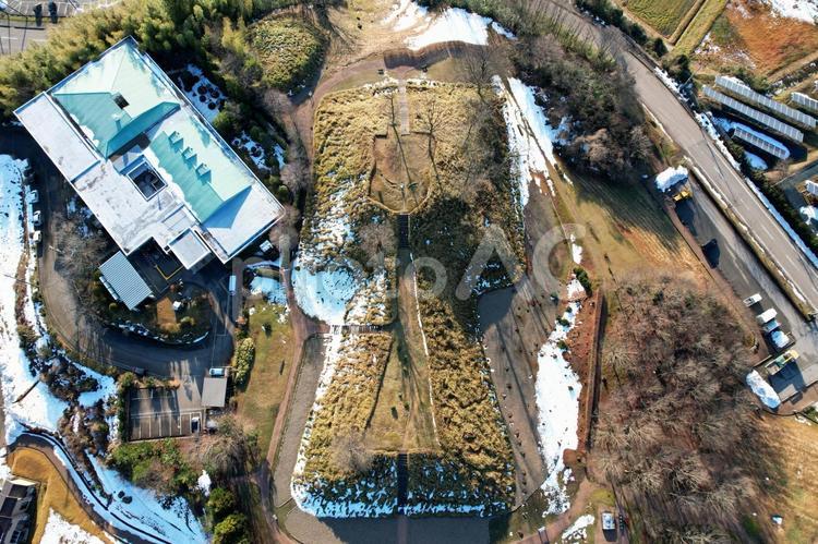 冬の氷見柳田布尾山古墳の空撮 古墳,富山,前方後方墳の写真素材