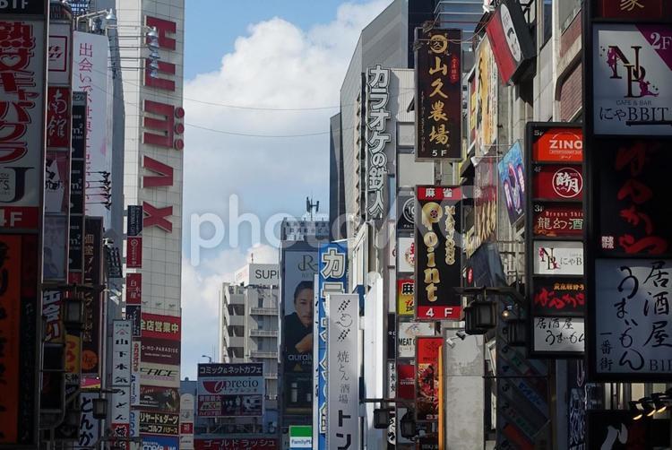 昼間の歌舞伎町の看板たち 歌舞伎町,新宿,東京の写真素材