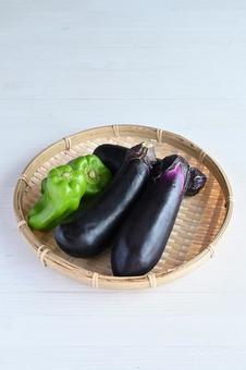 夏野菜(なす、ピーマン) 夏野菜(なす、ピーマン) 夏野菜,なす,茄子の写真素材