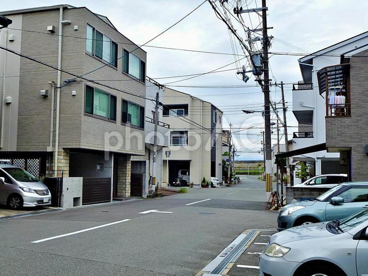 昭和の雰囲気を残す町角 町角,隘路,町並みの写真素材