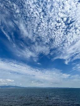 広大な青い景色　海と空 広大,青い,景色の写真素材