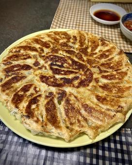 羽付き餃子 羽付き餃子の写真