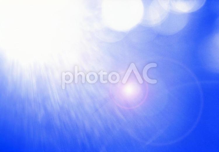 青空とまぶしい陽射し 夏,夏空,空の写真素材