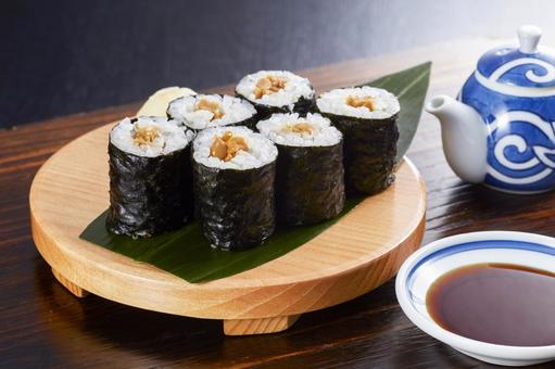 納豆巻き 納豆巻き 納豆巻き,細巻き,寿司の写真素材
