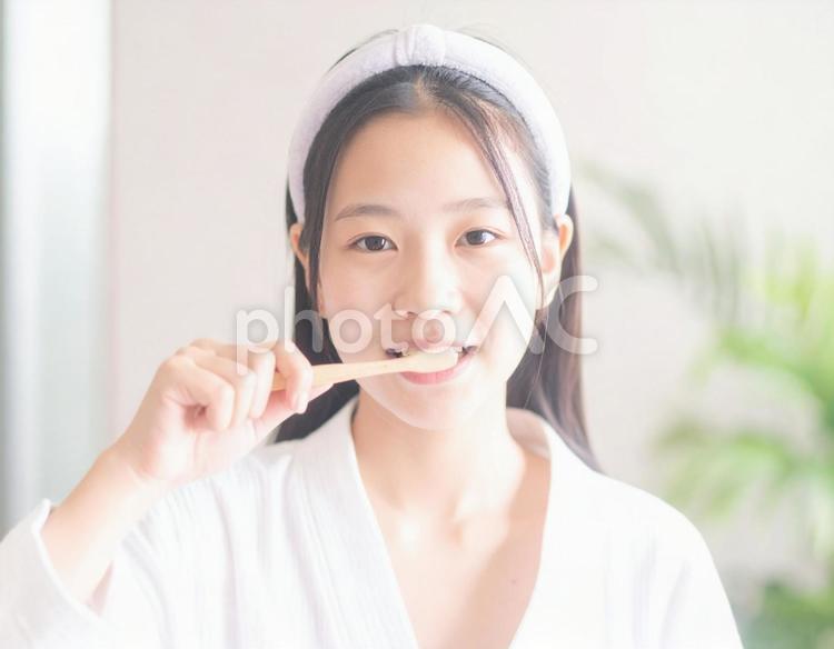 歯磨きをする女性 女性,歯ブラシ,歯磨きの写真素材