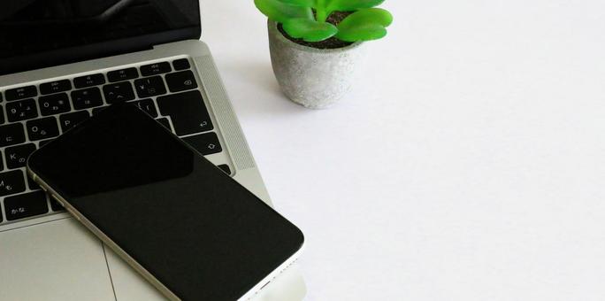 ビジネスアイテム スマホとパソコン 同期 ビジネスアイテム スマホとパソコン 同期 ビジネスアイテム,スマホ,ノートパソコンの写真素材