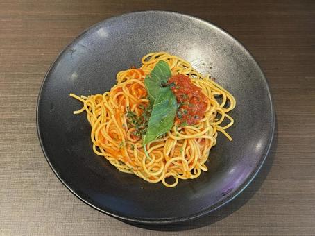 トマトとバジルのパスタ トマトとバジルのパスタの写真
