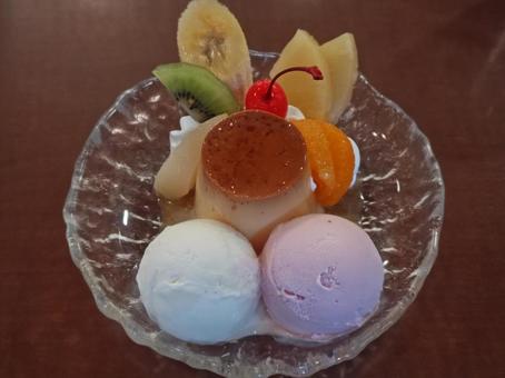 昭和な喫茶店のプリンアラモード 昭和な喫茶店のプリンアラモードの写真