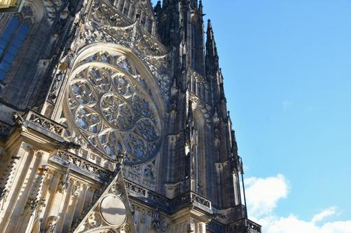 プラハ・聖ヴィート大聖堂の外観と青空 プラハ・聖ヴィート大聖堂の外観と青空 聖ヴィート大聖堂,プラハ,プラハ城の写真素材
