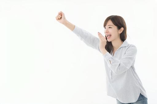 若い女性 見上げる 応援 若い女性 見上げる 応援の写真