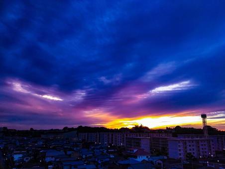トワイライトシャドウ トワイライト,黄昏,夕空の写真素材