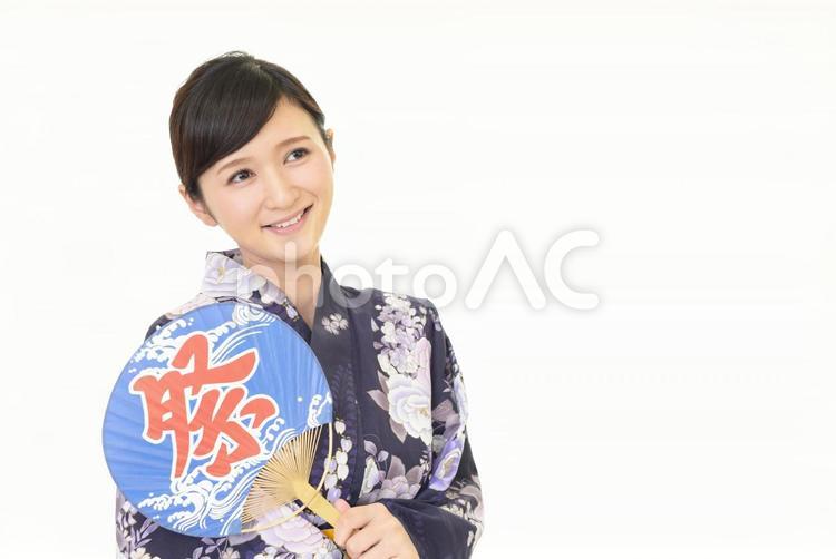 浴衣を着た笑顔の女性 女性,浴衣,着物の写真素材